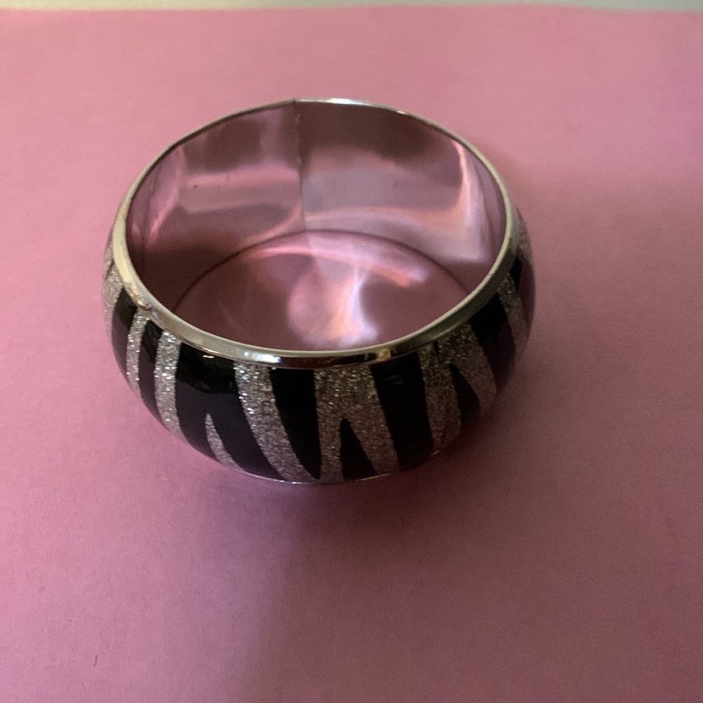Beautiful bracelet silver and black in colour